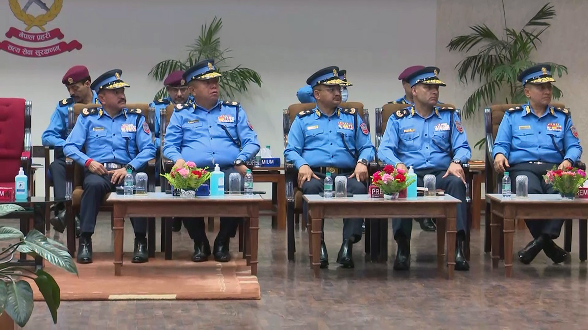 एआईजीमा बढुवा भएका ५ प्रहरी अधिकारीलाई दर्ज्यानी चिह्न